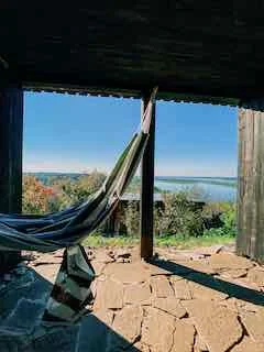 Домик «Лето» в Panorama Village — вид снаружи вечером